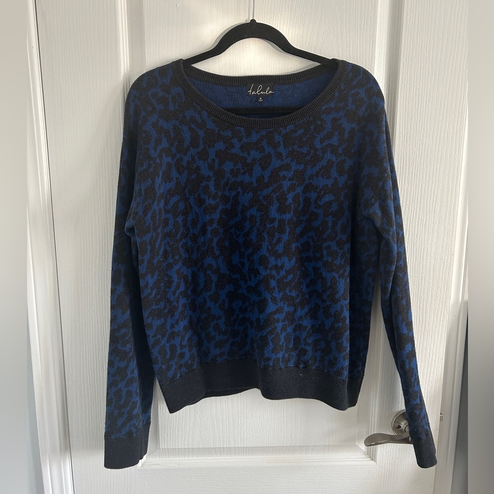 Aritzia Talula sweater - size M